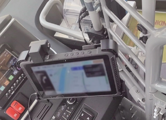 EM-Q16 robuuste tablet zorgt voor one-stop constructie van slimme bus